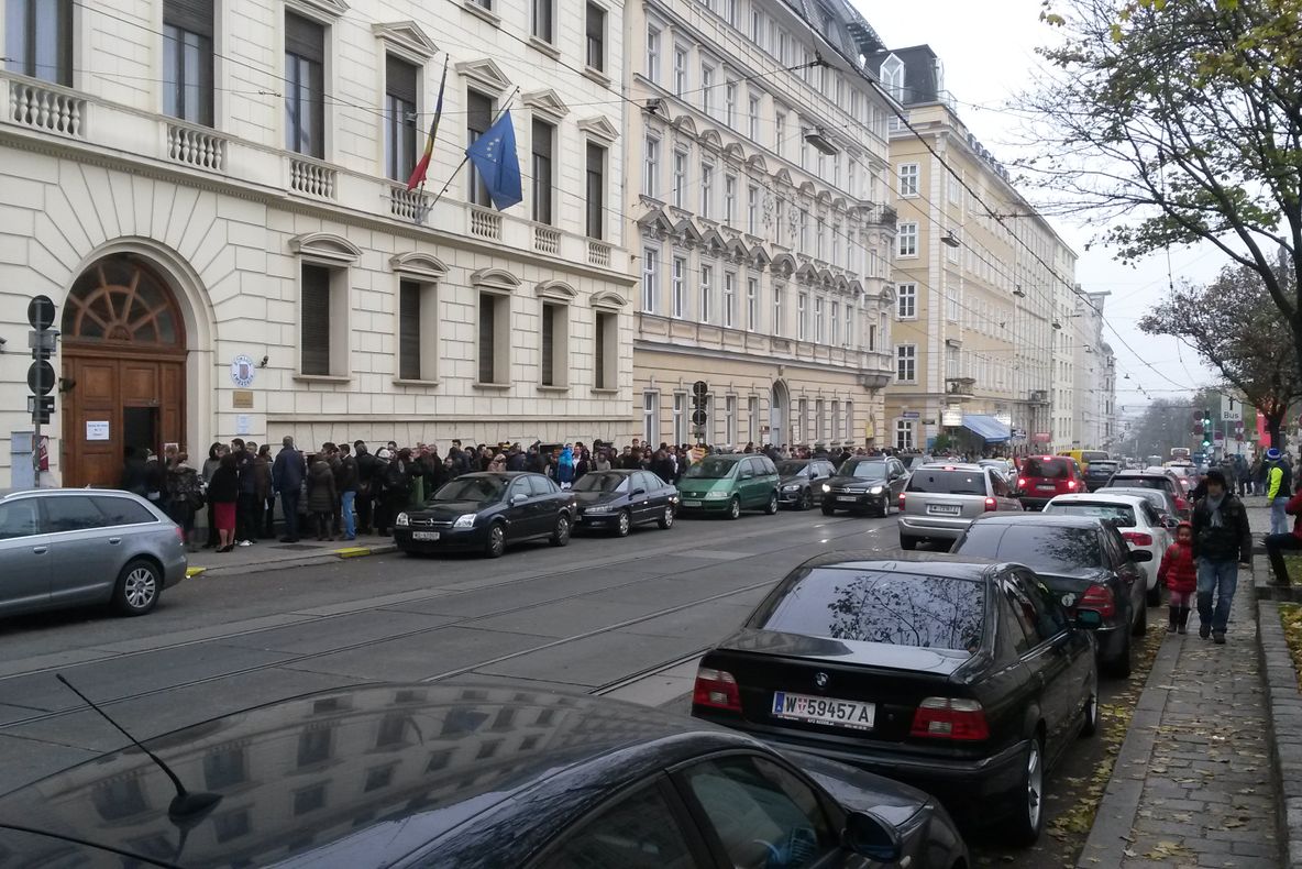 HAOS la ALEGERI. La Viena, urnele s-au închis pe linie de partid. Cine a chemat Poliţia