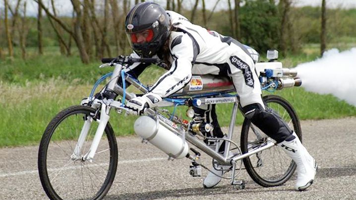 Bicicleta care întrece un Ferrari de 560 de CP