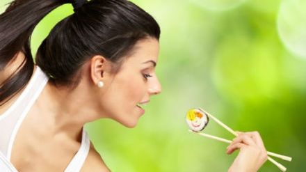 Ce greşeli NU ai voie să comiţi atunci când mănânci PREPARATE ASIATICE