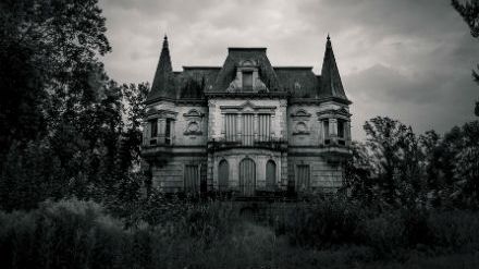 9 semne ca trăieşti într-o CASĂ BÂNTUITĂ