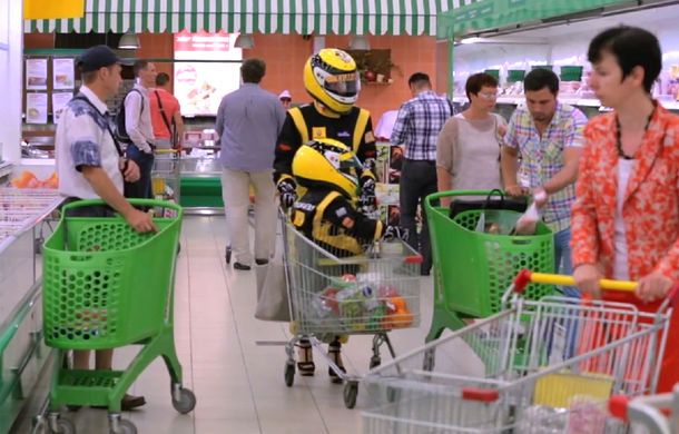 Una dintre cele mai creative reclame auto în 2014: Să râdem cu Renault