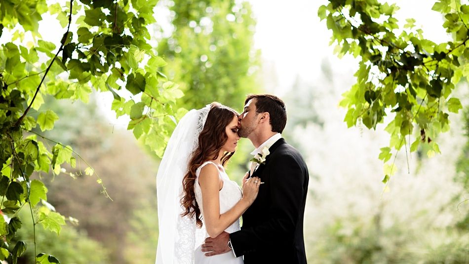 O femeie a fost arestată imediat după ce a postat pe Facebook poze de la nuntă