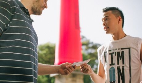 Un prezervativ roz uriaş a fost aplicat peste un monument din Sydney. Ce spun autoritățile