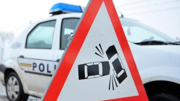 Constanţa: Un şofer băut şi fără permis a lovit un autoturism al Poliţiei