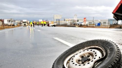 ACCIDENT GROAZNIC la Cluj: două persoane au murit, după ce o maşină a pătruns pe contrasens