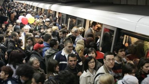 Aglomeraţie la metrou din cauza unei defecţiuni