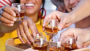 De ce se înrăutăţeşte mahmureala odată cu înaintarea în vârstă