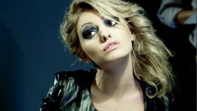 VESTE TERIBILĂ pentru Alexandra Stan. SUFERĂ în TĂCERE de când a aflat