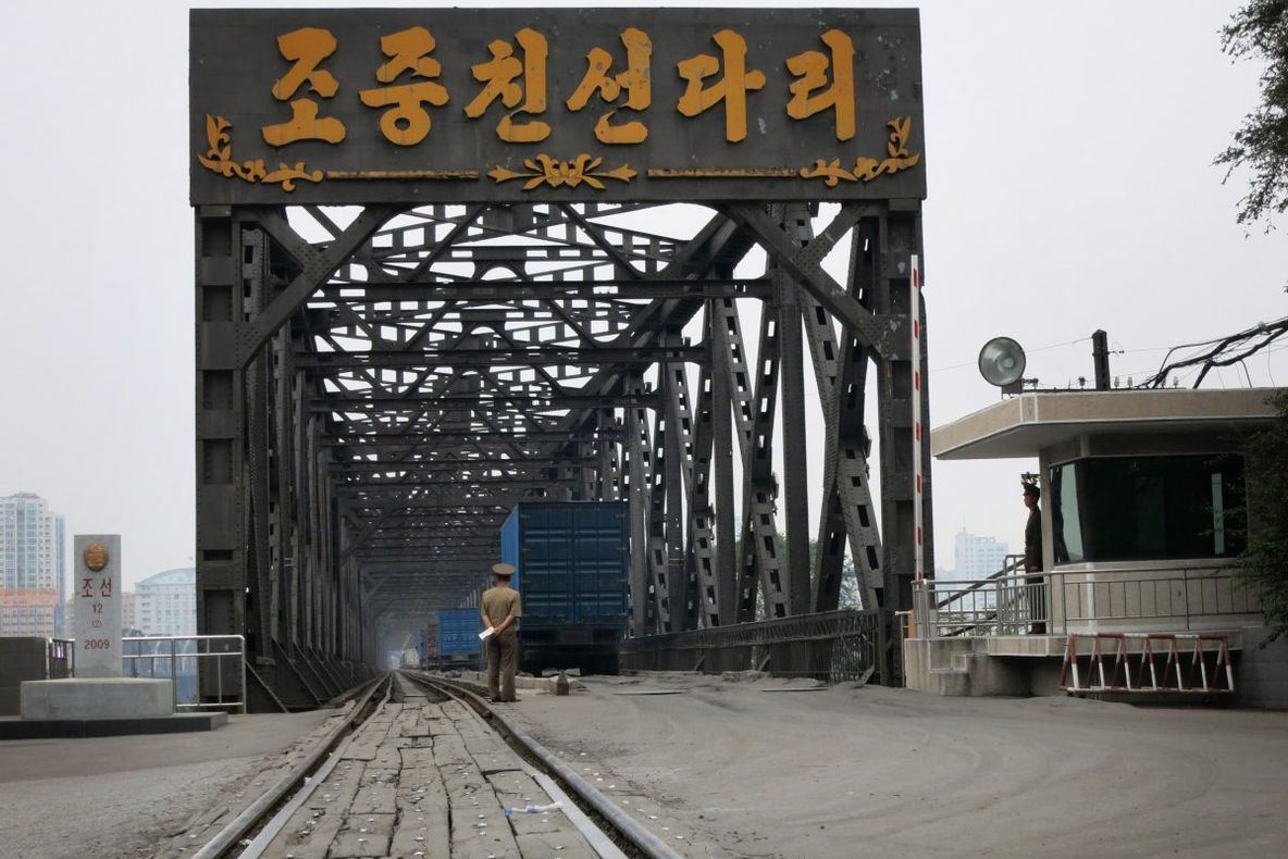 "Podul care nu duce nicăieri". Construcţia de 350 de mil. de dolari dintre China şi Coreea de Nord