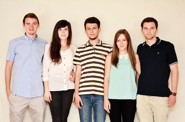 Cinci tineri câştigă 20.000 de euro pentru că rezolvă problema pe care şoferii din România o urăsc