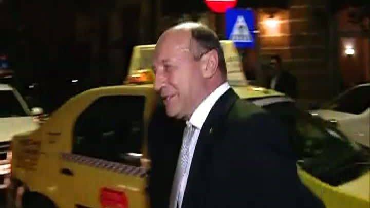 Băsescu, întâlnire cu Elena Udrea şi cu lideri ai PMP la Hanu' Berarilor 