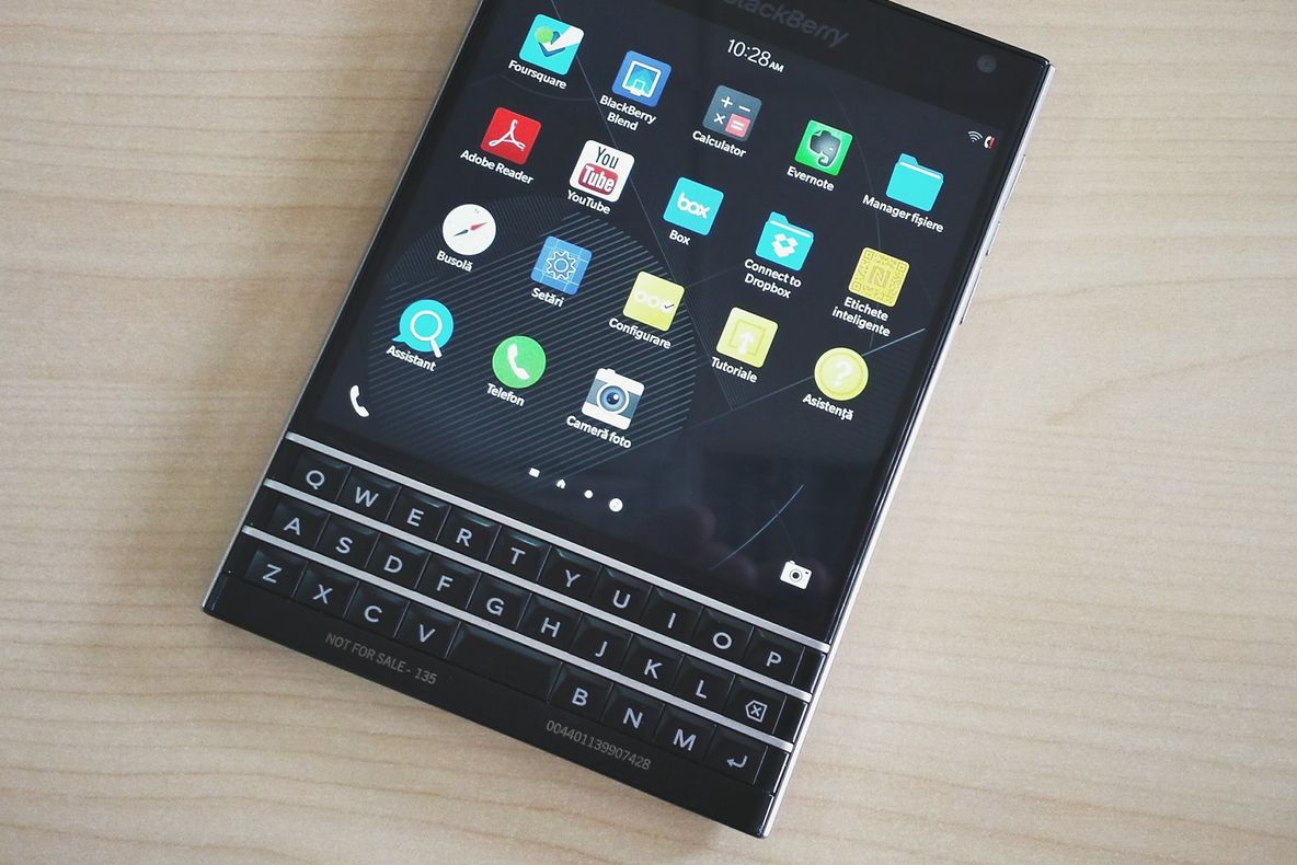 Ieri erau în FALIMENT, azi au telefonul CEL MAI REZISTENT! Rezistă la TESTE EXTREME fără probleme!