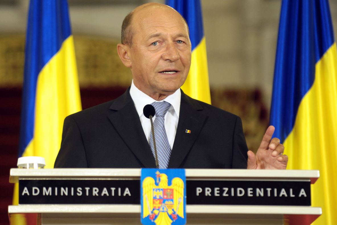 Băsescu: Aștept încă un document de la Ponta pentru a fi publicată în MO numirea lui Motoc 