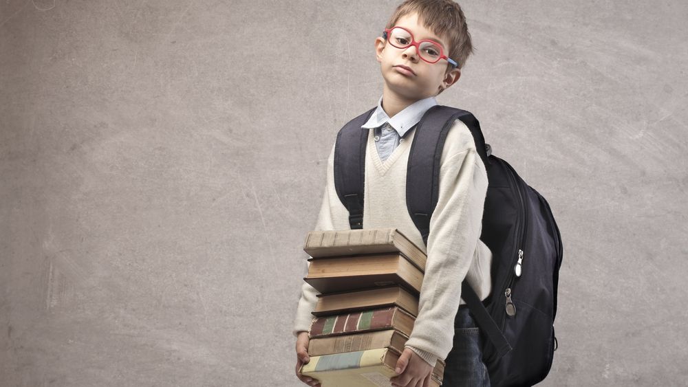 Ghiozdan prea greu? Sfaturi să protejezi spatele copilului