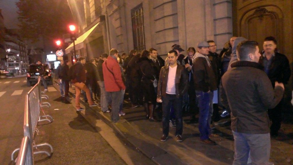 ALEGERI PREZIDENȚIALE 2014 DIASPORA. La Paris, românii au fost atacați cu gaze lacrimogene