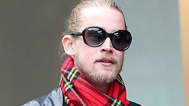 Macaulay Culkin ŞOCHEAZĂ DIN NOU! Actorul, surprins în timp ce se săruta cu un BĂRBAT