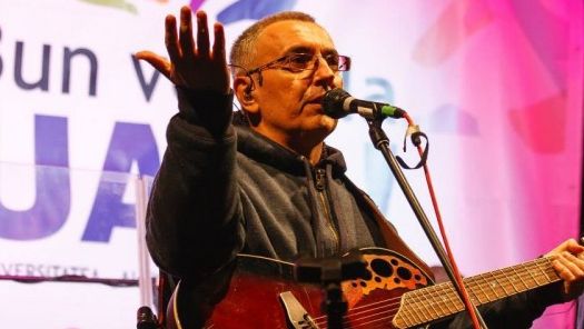 Solistul trupei Taxi a lansat parodia electorală "Răul mic vs Răul mare"