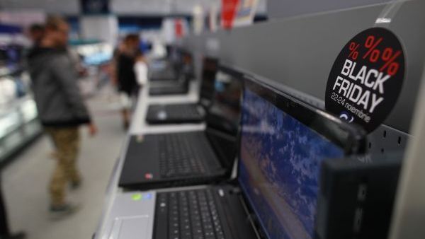 Black Friday 2014. Oferta evoMAG: tablete la 169 lei, smartphone la 189 lei, laptop la 849 lei