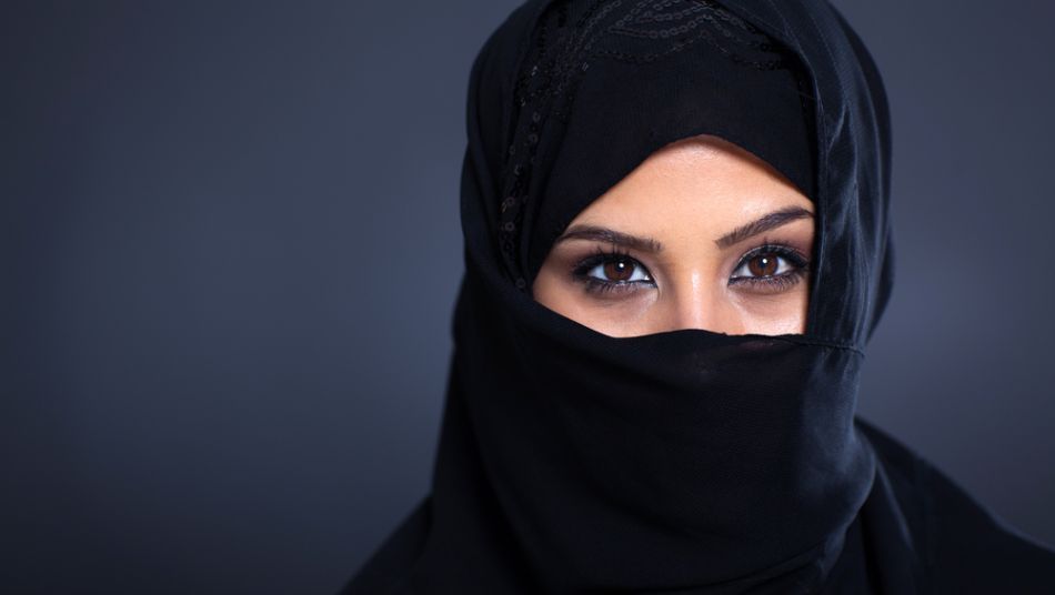 Legi absurde ÎMPOTRIVA FEMEILOR