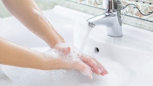 Dr. OZ recomandă: 10 obiceiuri care vor ține răceala departe