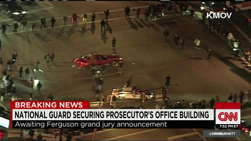 Violenţe în Ferguson, după decizia în cazul Michael Brown: 61 de persoane au fost arestate