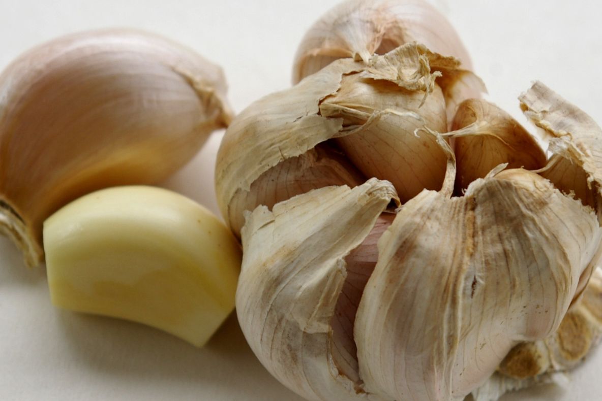 Ce se întâmplă dacă aplici usturoi tocat pe această parte a corpului tău? Efectul apare în 5 minute 