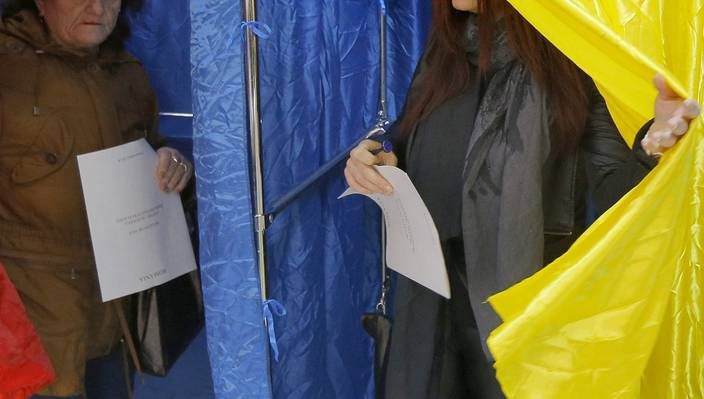 ALEGERI PREZIDENŢIALE 2014: Prezență de 350% la o secție de vot