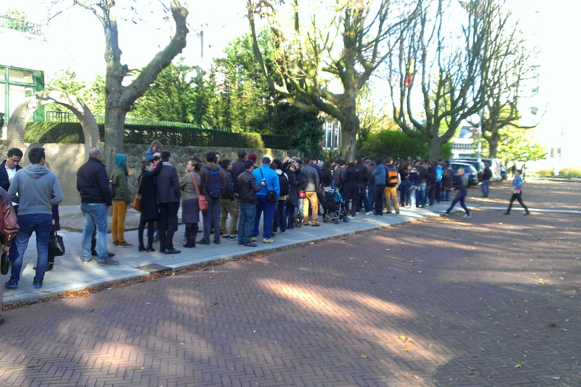 BEC îl contrazice pe Corlăţean: Pot fi organizate noi secţii în străinătate. Reacţia MAE