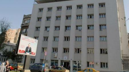 Bărbat ÎMPUŞCAT ÎN OCHI, internat de urgenţă