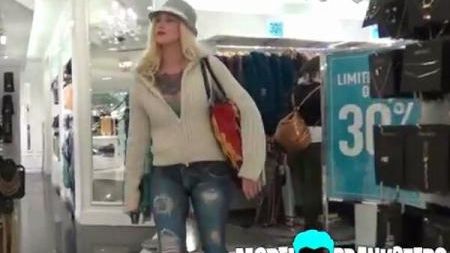 O tânără a umblat dezbrăcată prin Manhattan fără să fie remarcată de nimeni 