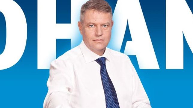 IOHANNIS, criticat de un creator de modă: "Are ceva PROBLEME"