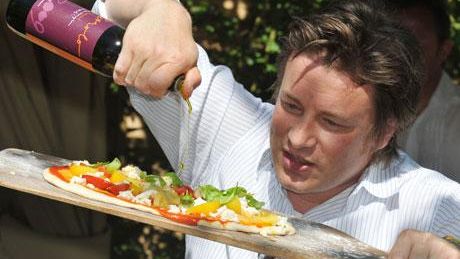 INCREDIBIL! Cum îşi pedepseşte Jamie Oliver copiii
