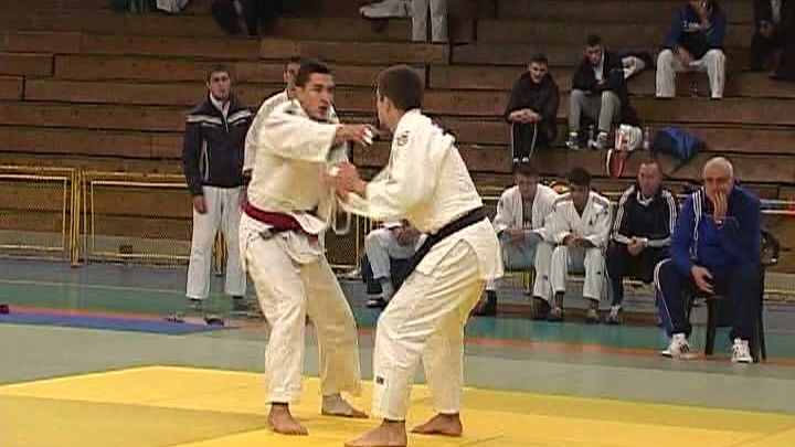 LUPTĂ STRÂNSĂ în finala campionatului naţional de JUDO tineret