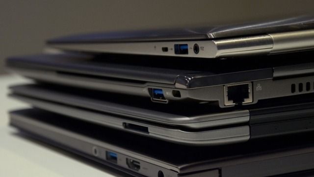 Cât te ține bateria la laptop? Nu ai să ghicești NICIODATĂ cât te poți juca pe laptopul ăsta