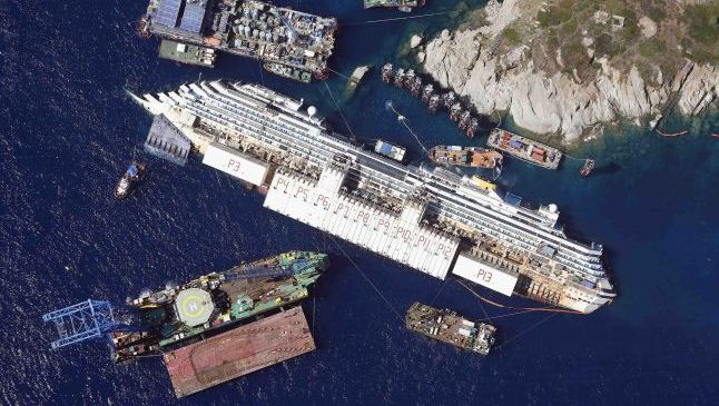 ALARMĂ pe mare - Două nave s-au ciocnit în Portul Constanţa!