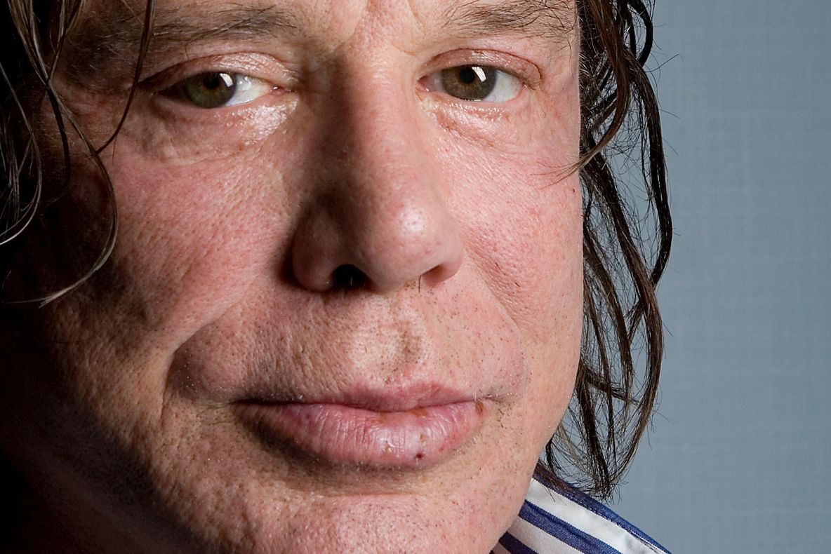 SURPRIZĂ - Mickey Rourke va reveni în ringul de box, la 62 de ani
