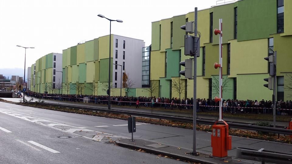 ALEGERI PREZIDENŢIALE TURUL 2 DIASPORA. COADĂ URIAŞĂ la Munchen. MAE: Votul decurge bine