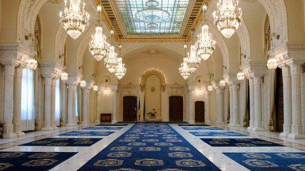 KLAUS IOHANNIS la Cotroceni. Care sunt ATRIBUŢIILE PREŞEDINTELUI. Ce spune CONSTITUŢIA României