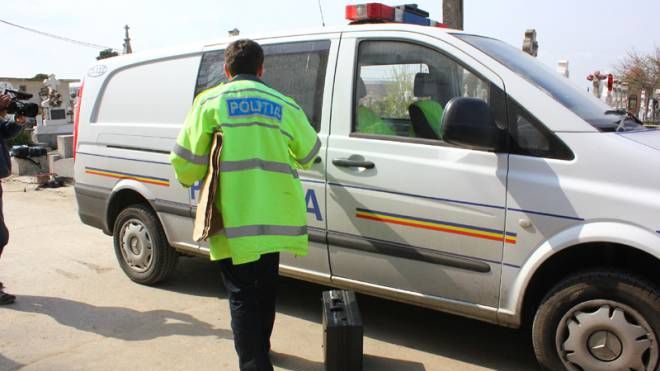 DESCOPERIRE MACABRĂ în Constanţa. Era în baie