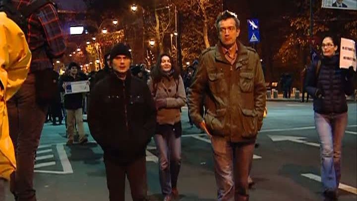 Cum a ignorat TVR 1 protestele din România, dar le-a văzut pe cele din Ungaria