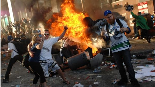 Protestele violente din SUA se EXTIND. Sute de ARESTĂRI la Los Angeles