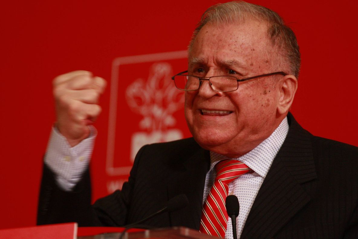 Iliescu: Iohannis, om dotat cu calităţile necesare ca să înveţe, cum am învăţat cu toţii