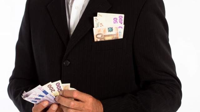 ACESTE firme plătesc salarii de peste 4.000 lei 