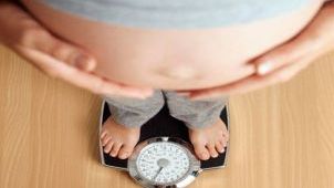 Cât de mult trebuie să se îngraşe o femeie în timpul sarcinii