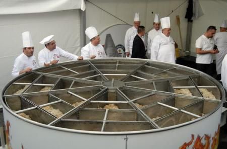 Record Guinness Book la Odorheiu Secuiesc: 27.104 sarmale gătite într-o singură oală