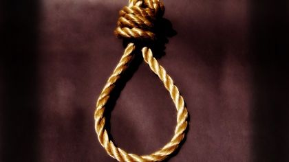 O juristă de la Prefectura BUZĂU S-A SINUCIS după ce a fost audiată la DNA, în retrocedările ilegale