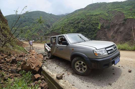 Ce trebuie să faci dacă te prinde cutremurul în maşină