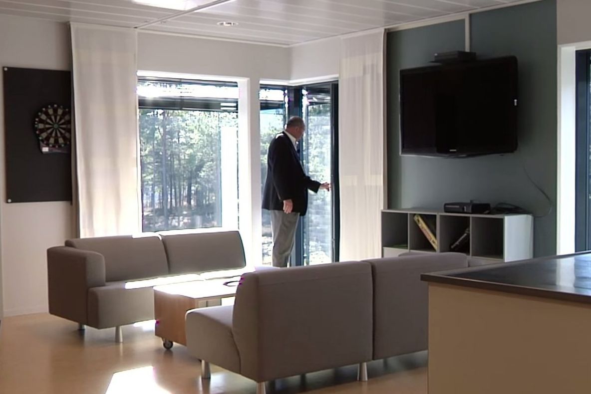 Lux ca la hotel: Cum arată cele mai luxoase închisori din lume