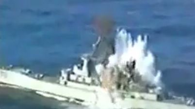 BOMBĂ! La propriu. Iată cum torpila unui submarin scufundă un distrugător!