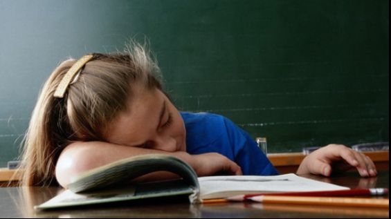 Şcolile din România, fără calculatoare. Se predă ca acum 100 de ani